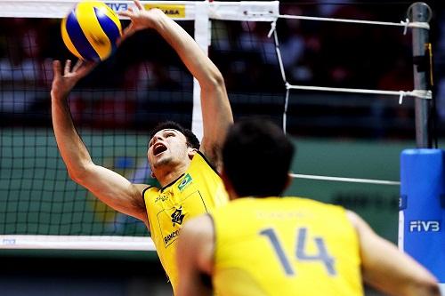 Levantador Thiaguinho está perto de acertar time e se surpreende ao saber que serve como exemplo para os mais jovens / Foto: FIVB